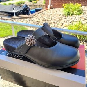 VIONIC Joan Mule